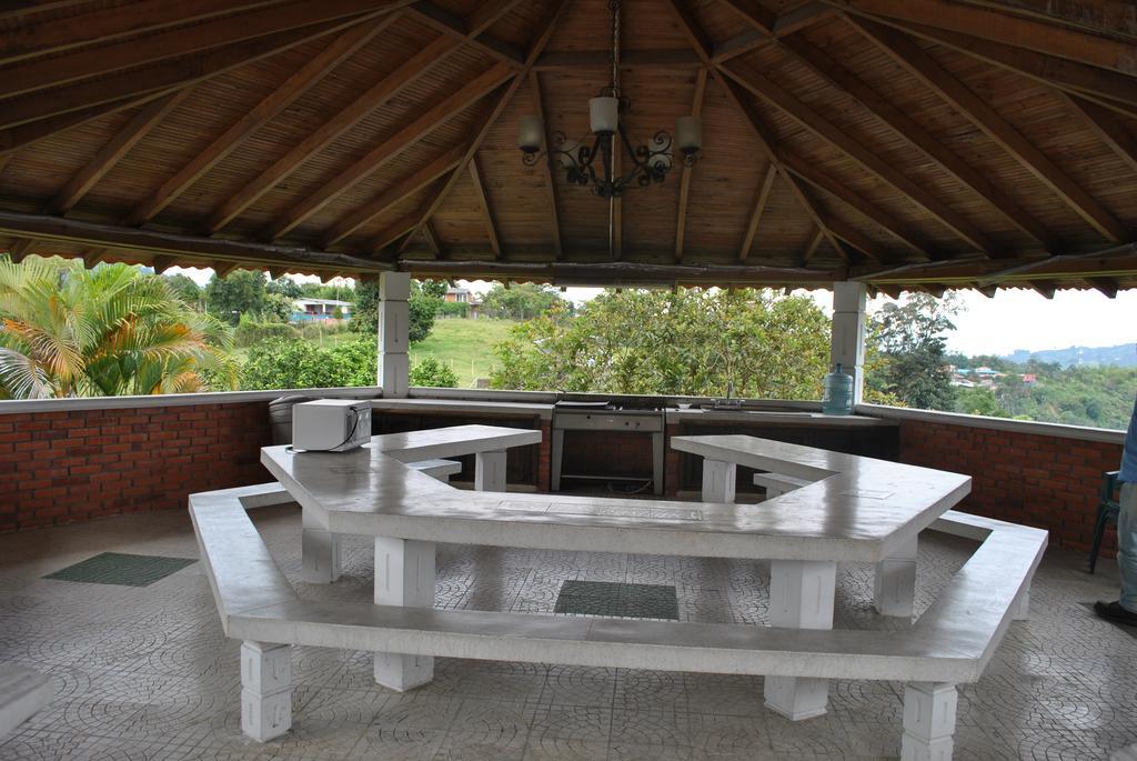 Hostal Don Bernardo Santa Rosa De Cabal Buitenkant foto