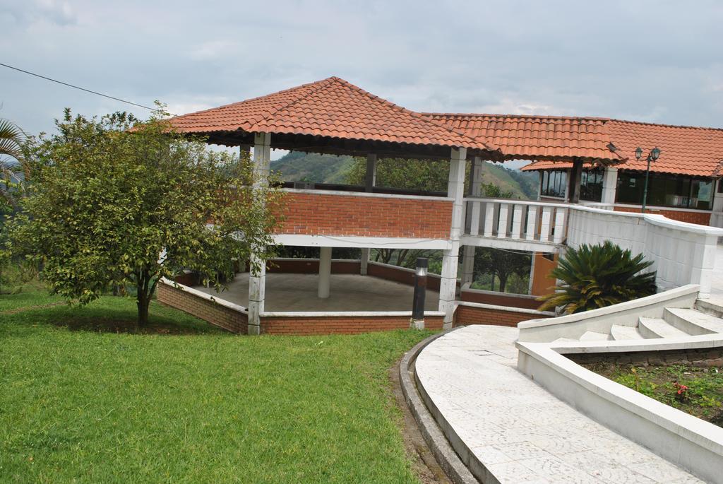 Hostal Don Bernardo Santa Rosa De Cabal Buitenkant foto