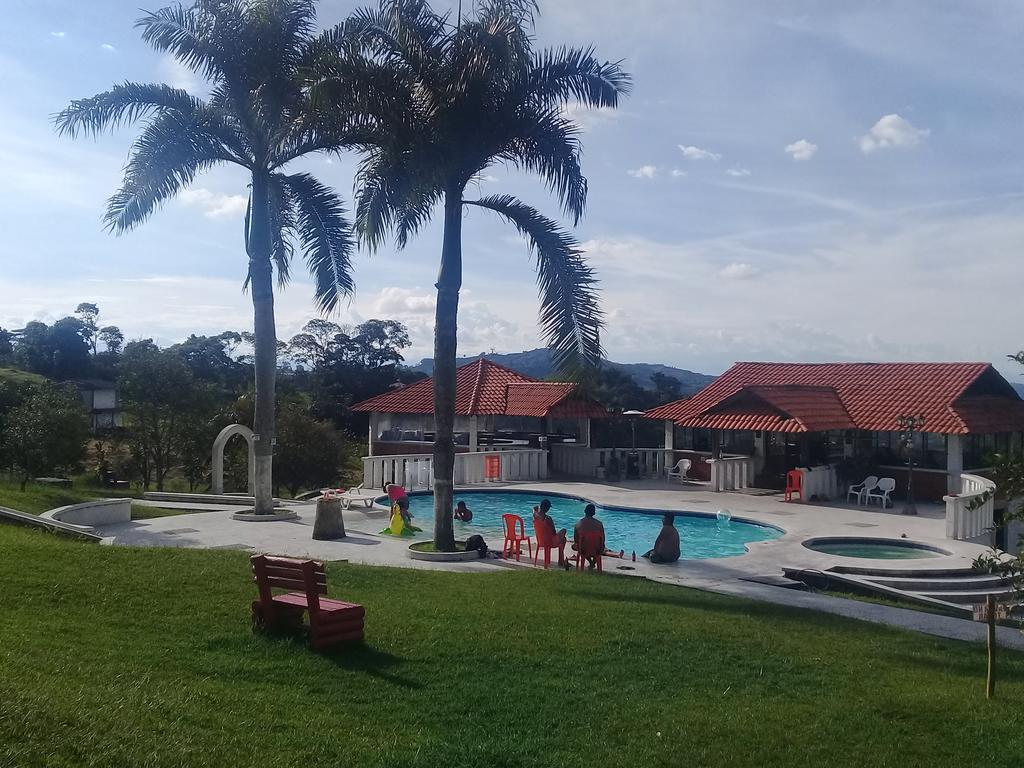 Hostal Don Bernardo Santa Rosa De Cabal Buitenkant foto